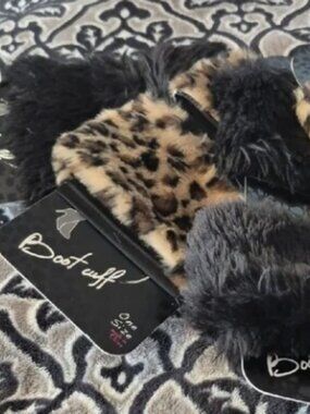 Steve Madden Boot Cuffs in Black or Leopard Design. (A8)